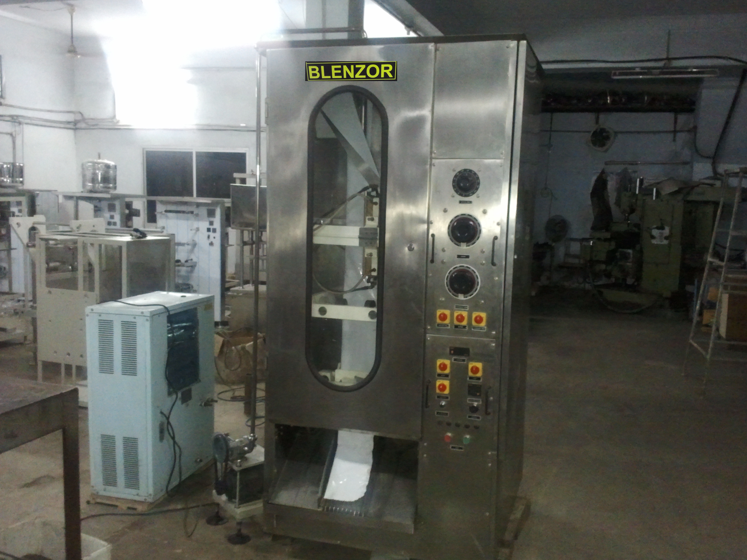 Download Cooking Oil Pouch Packing Machine Manufacturer - Blenzor India